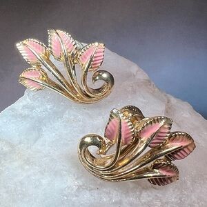 Coro Signed Pink Enamel Leaf Spray 3D Flower Screw Back Earrings CottageCore VTG